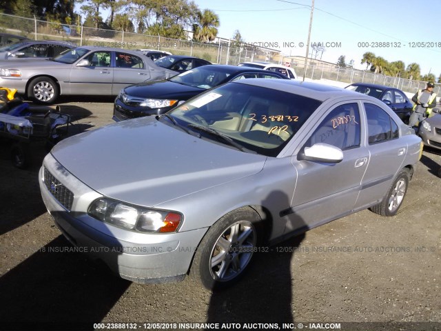 YV1RS61R722097698 - 2002 VOLVO S60 SILVER photo 2