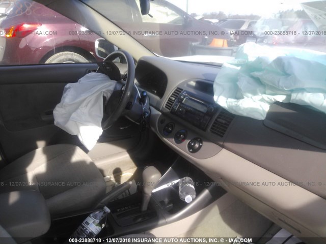4T1BE32K13U241455 - 2003 TOYOTA CAMRY LE/XLE/SE WHITE photo 5