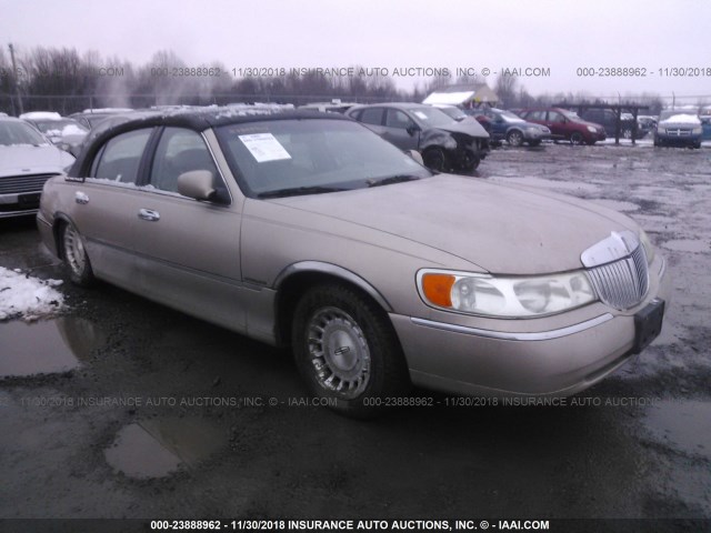 1LNFM81WXWY644630 - 1998 LINCOLN TOWN CAR EXECUTIVE TAN photo 1