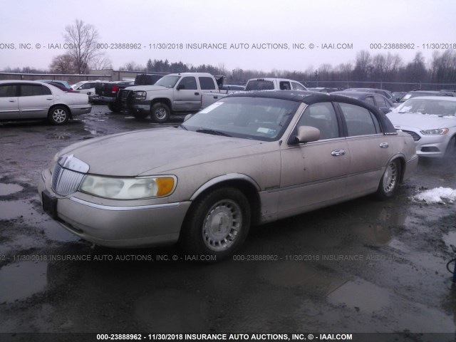 1LNFM81WXWY644630 - 1998 LINCOLN TOWN CAR EXECUTIVE TAN photo 2