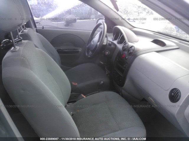 KL1TJ62614B255689 - 2004 CHEVROLET AVEO LS GRAY photo 5