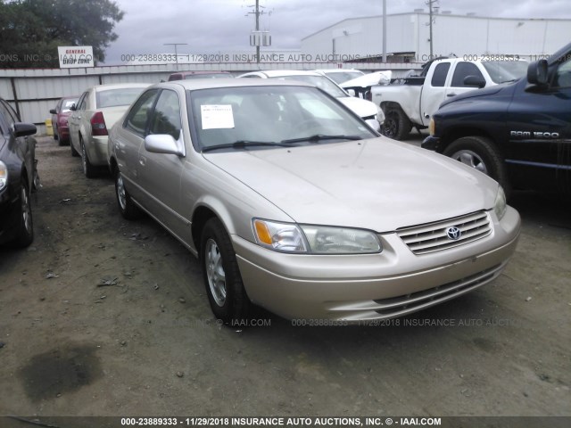 JT2BG22K8W0211026 - 1998 TOYOTA CAMRY CE/LE/XLE BEIGE photo 1