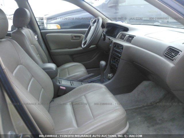 JT2BG22K8W0211026 - 1998 TOYOTA CAMRY CE/LE/XLE BEIGE photo 5