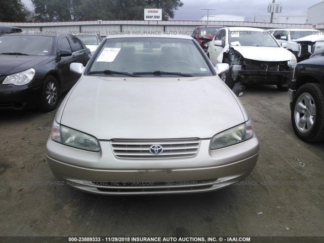 JT2BG22K8W0211026 - 1998 TOYOTA CAMRY CE/LE/XLE BEIGE photo 6