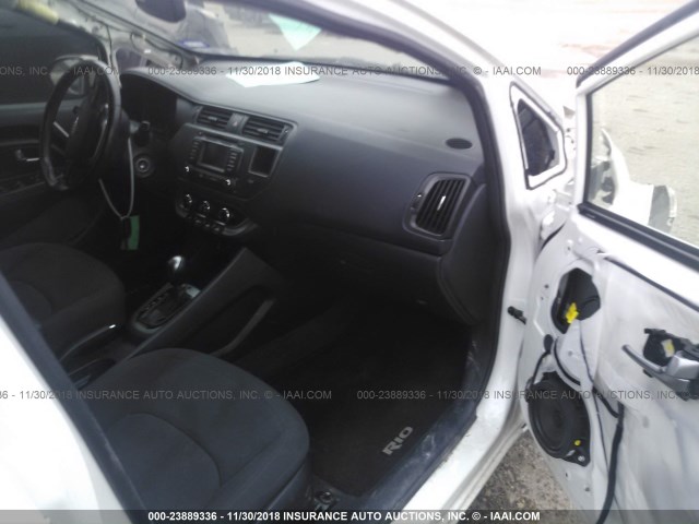 KNADN5A35E6356020 - 2014 KIA RIO EX WHITE photo 5