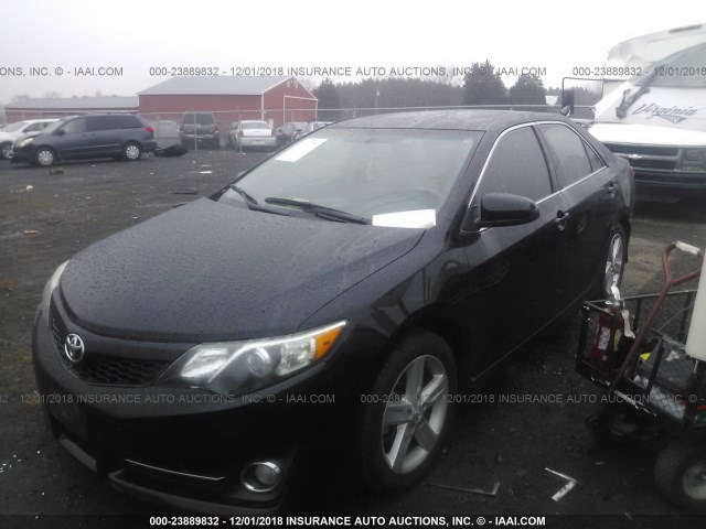 4T1BF1FK4EU749188 - 2014 TOYOTA CAMRY L/SE/LE/XLE 黑色 照片 2