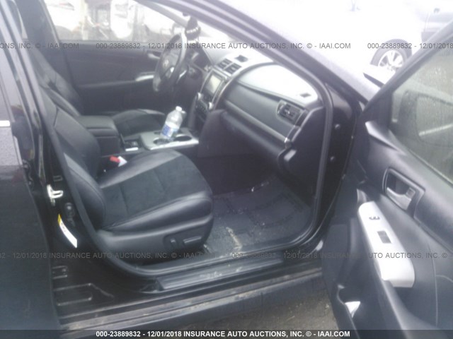 4T1BF1FK4EU749188 - 2014 TOYOTA CAMRY L/SE/LE/XLE 黑色 照片 5