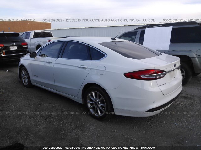 3FA6P0LU7HR257677 - 2017 FORD FUSION SE HYBRID WHITE photo 3