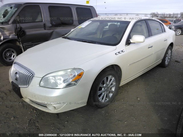 1G4HC5EM8BU141781 - 2011 BUICK LUCERNE CXL WHITE photo 2