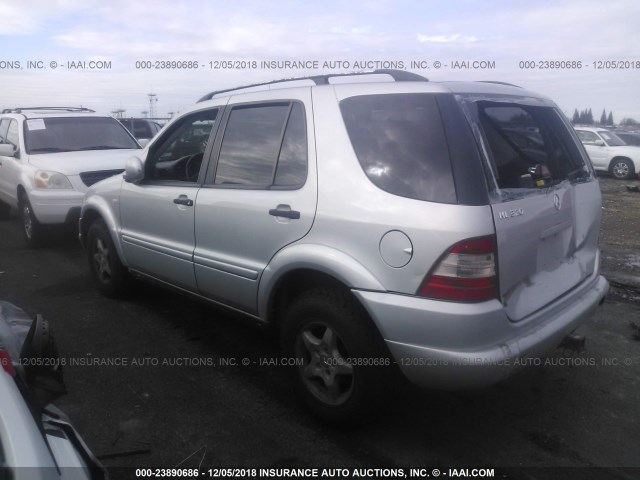 4JGAB54E8XA139469 - 1999 MERCEDES-BENZ ML 320 SILVER photo 3