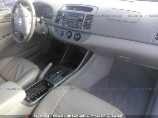 4T1BE32K54U924504 - 2004 TOYOTA CAMRY LE/XLE/SE SILVER photo 5