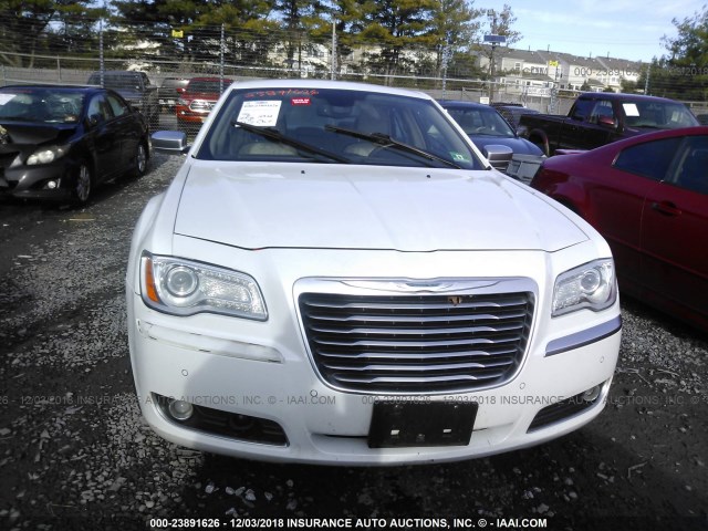 2C3CCAPT5CH256472 - 2012 CHRYSLER 300C LUXURY WHITE photo 6