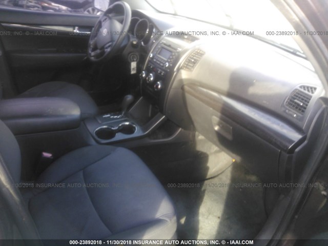 5XYKT4A29CG264260 - 2012 KIA SORENTO LX 勃艮第红 照片 5