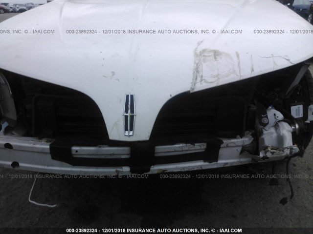 1LNHL9DK4DG603097 - 2013 LINCOLN MKS WHITE photo 6