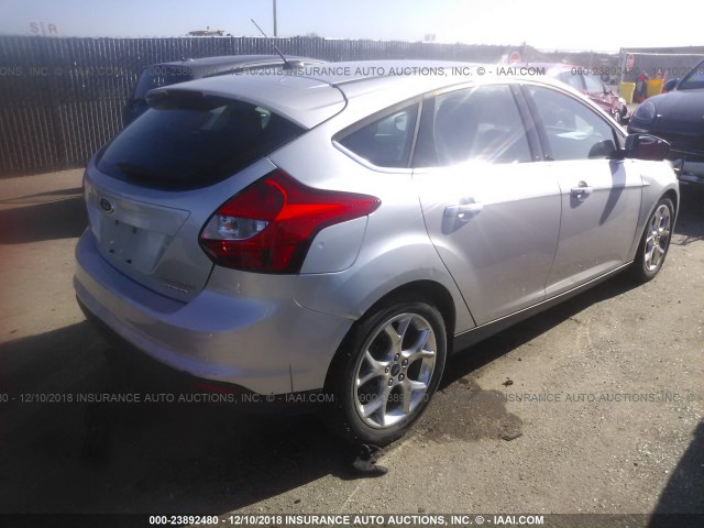 1FAHP3N28CL403016 - 2012 FORD FOCUS TITANIUM SILVER photo 4