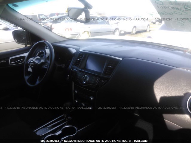 5N1DR2MN4HC604407 - 2017 NISSAN PATHFINDER S/SV/SL/PLATINUM SILVER photo 5