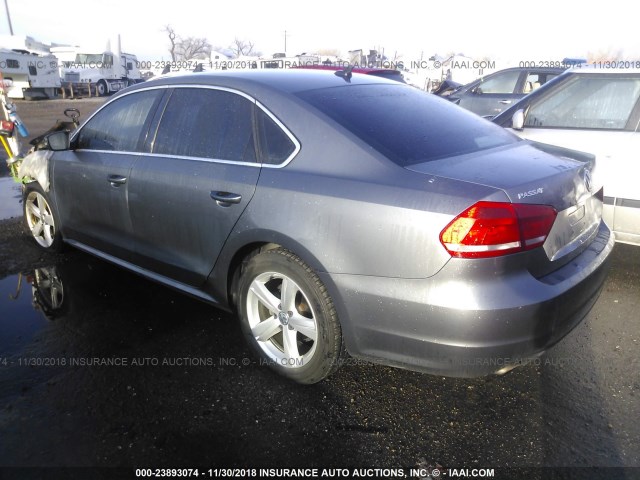 1VWBH7A32DC125571 - 2013 VOLKSWAGEN PASSAT SE GRAY photo 3