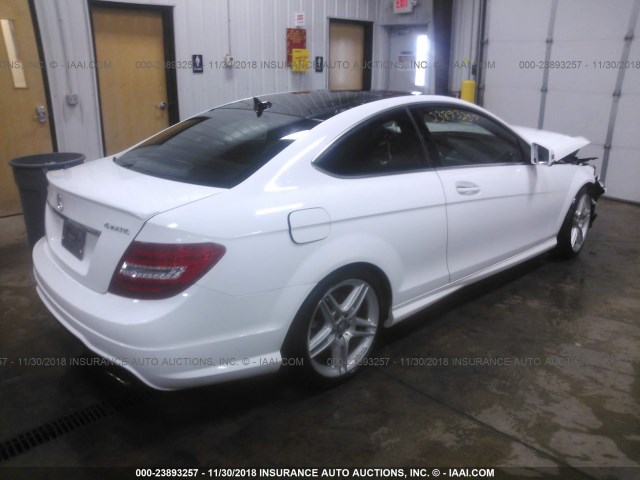 WDDGJ8JB3FG356409 - 2015 MERCEDES-BENZ C 350 4MATIC WHITE photo 4