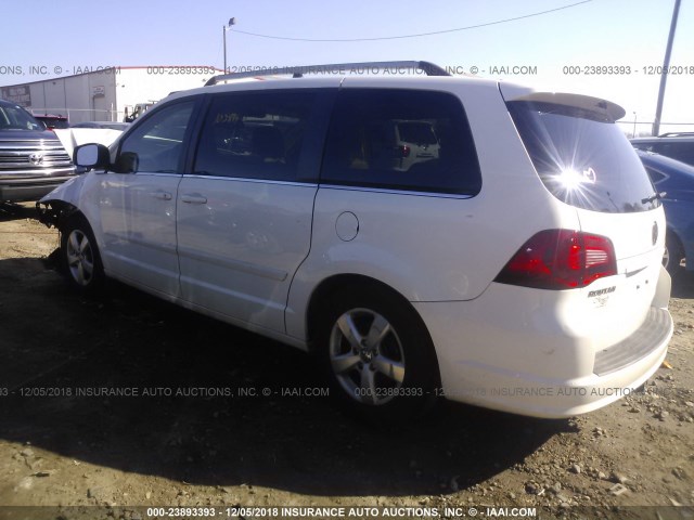 2V4RW3D14AR246265 - 2010 VOLKSWAGEN ROUTAN SE WHITE photo 3