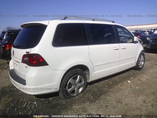 2V4RW3D14AR246265 - 2010 VOLKSWAGEN ROUTAN SE WHITE photo 4