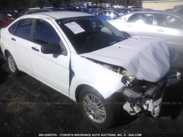 1FAHP35N68W264973 - 2008 FORD FOCUS SE/SEL/SES WHITE photo 1