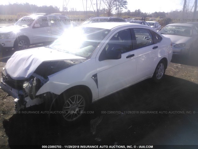 1FAHP35N68W264973 - 2008 FORD FOCUS SE/SEL/SES WHITE photo 2