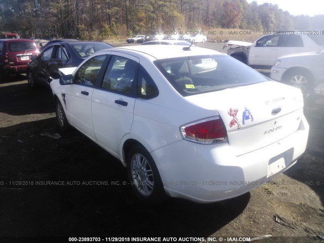 1FAHP35N68W264973 - 2008 FORD FOCUS SE/SEL/SES WHITE photo 3