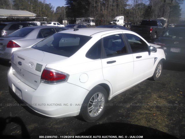 1FAHP35N68W264973 - 2008 FORD FOCUS SE/SEL/SES WHITE photo 4