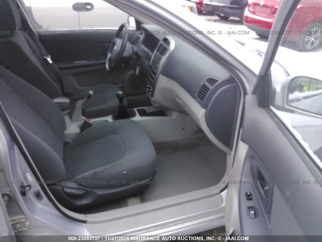 KNAFE161965222210 - 2006 KIA SPECTRA5 SILVER photo 5