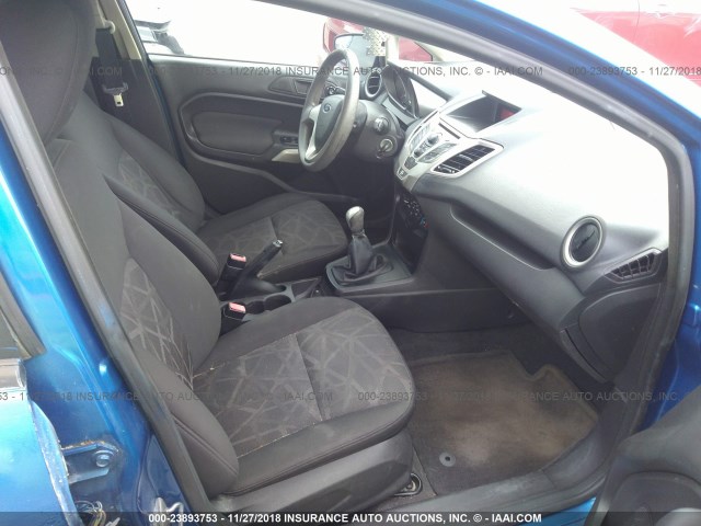 3FADP4BJ2BM132497 - 2011 FORD FIESTA SE BLUE photo 5