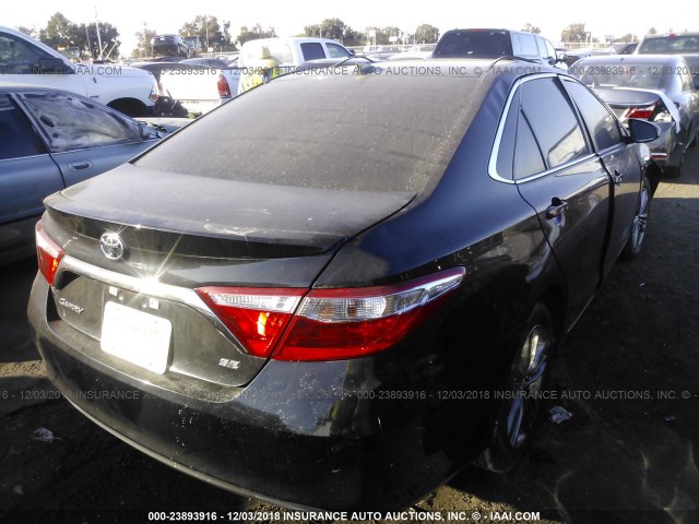 4T1BF1FKXHU326913 - 2017 TOYOTA CAMRY LE/XLE/SE/XSE BLACK photo 4