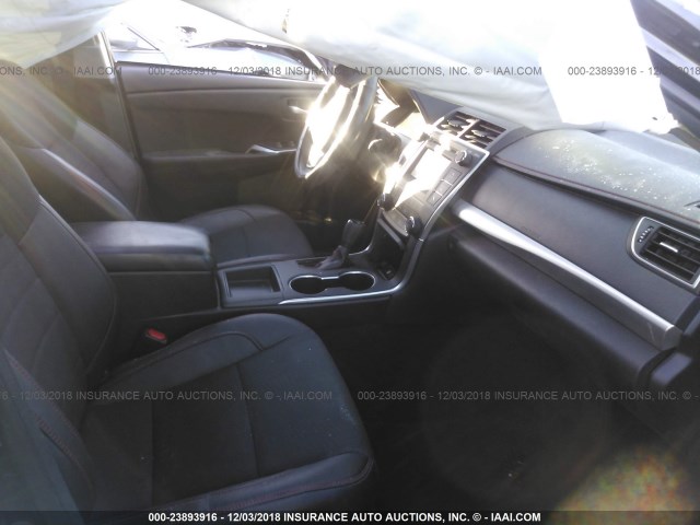 4T1BF1FKXHU326913 - 2017 TOYOTA CAMRY LE/XLE/SE/XSE BLACK photo 5