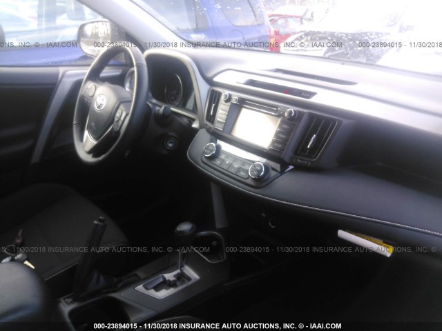 2T3RFREVXJW815253 - 2018 TOYOTA RAV4 ADVENTURE/XLE GRAY photo 5