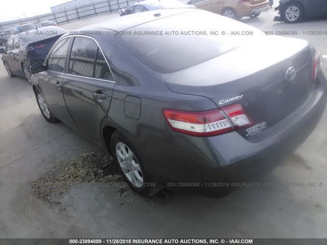 4T4BF3EK4BR214537 - 2011 TOYOTA CAMRY GRAY photo 3