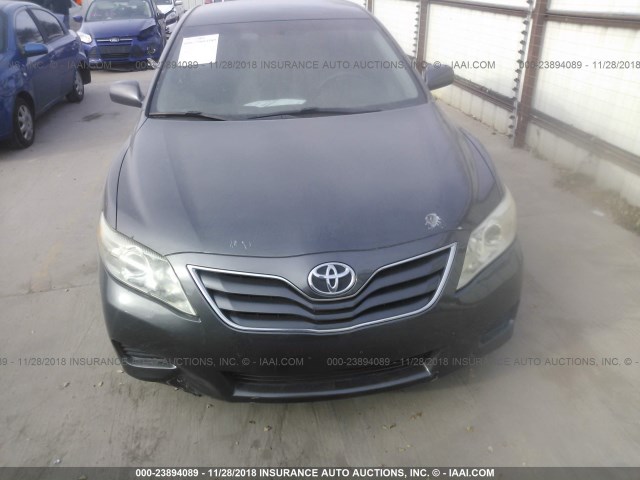 4T4BF3EK4BR214537 - 2011 TOYOTA CAMRY GRAY photo 6