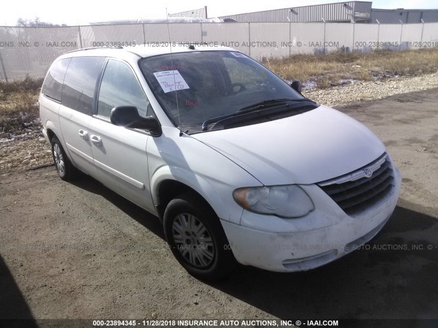 2C4GP44R15R519792 - 2005 CHRYSLER TOWN & COUNTRY LX WHITE photo 1