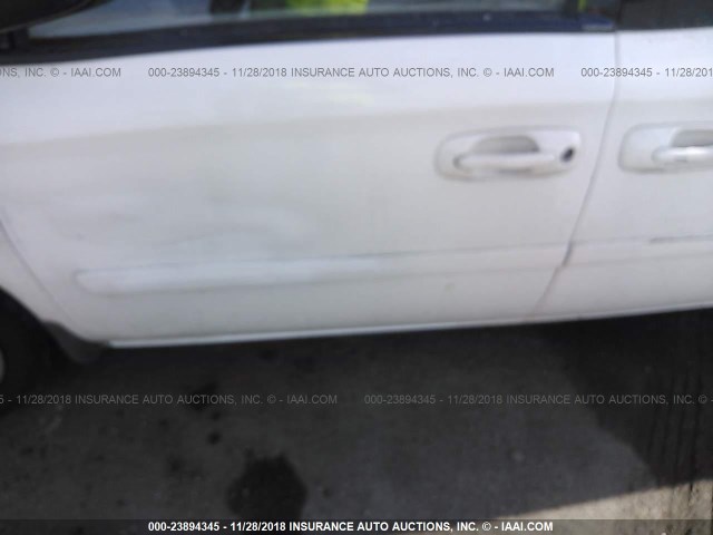 2C4GP44R15R519792 - 2005 CHRYSLER TOWN & COUNTRY LX WHITE photo 9