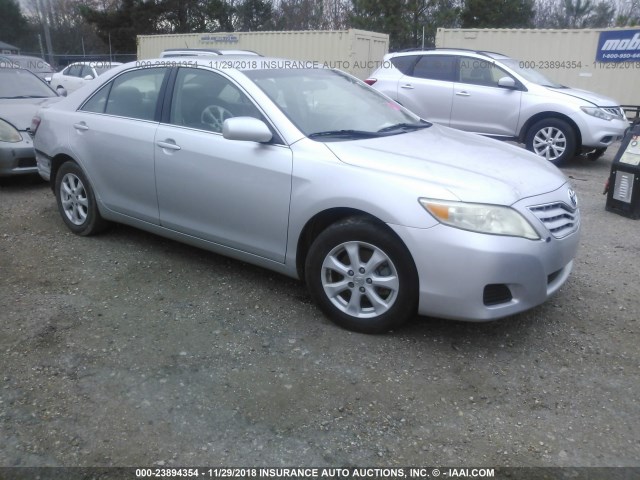 4T1BF3EK2BU685483 - 2011 TOYOTA CAMRY SE/LE/XLE SILVER photo 1