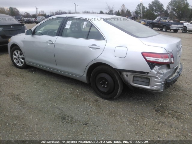 4T1BF3EK2BU685483 - 2011 TOYOTA CAMRY SE/LE/XLE SILVER photo 3