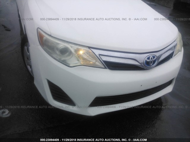 4T1BD1FK2CU004409 - 2012 TOYOTA CAMRY HYBRID/LE/XLE WHITE photo 6