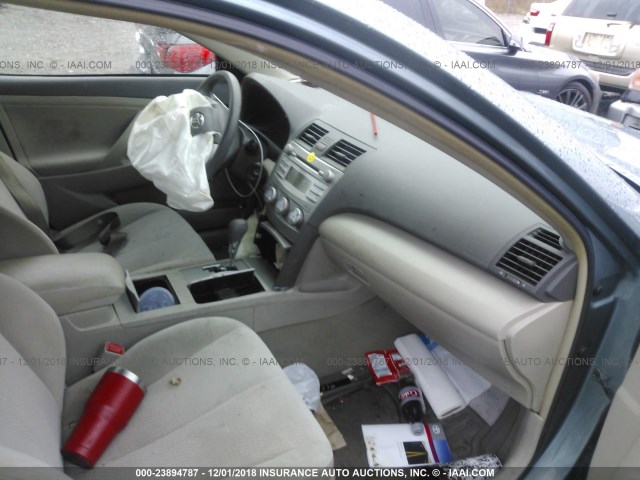 4T4BF3EK2BR137232 - 2011 TOYOTA CAMRY SE/LE/XLE 绿色 照片 5