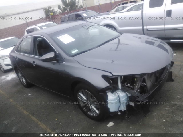 4T1BF1FK3FU967933 - 2015 TOYOTA CAMRY LE/XLE/SE/XSE GRAY photo 1