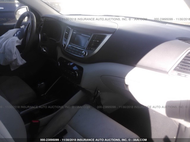 KM8J23A41GU224071 - 2016 HYUNDAI TUCSON SE WHITE photo 5