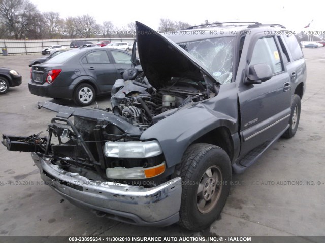 1GNEK13T71R218100 - 2001 CHEVROLET TAHOE K1500 GRAY photo 2