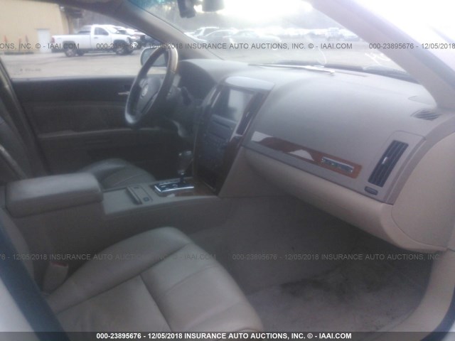 1G6DC67A660139555 - 2006 CADILLAC STS WHITE photo 5