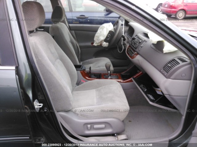 JTDBE32K020061507 - 2002 TOYOTA CAMRY LE/XLE/SE GRAY photo 5