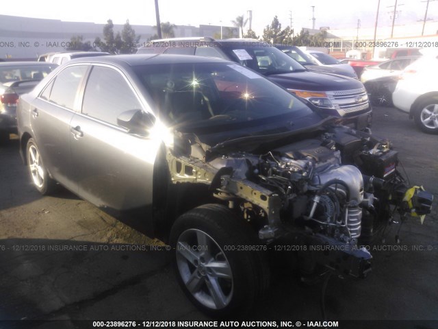 4T1BF1FK7EU446812 - 2014 TOYOTA CAMRY L/SE/LE/XLE 灰色 照片 1