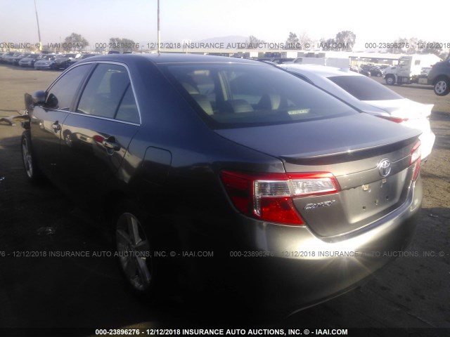 4T1BF1FK7EU446812 - 2014 TOYOTA CAMRY L/SE/LE/XLE 灰色 照片 3