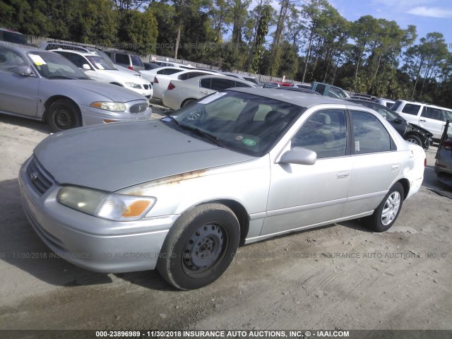 JT2BG22K810598105 - 2001 TOYOTA CAMRY CE/LE/XLE SILVER photo 2