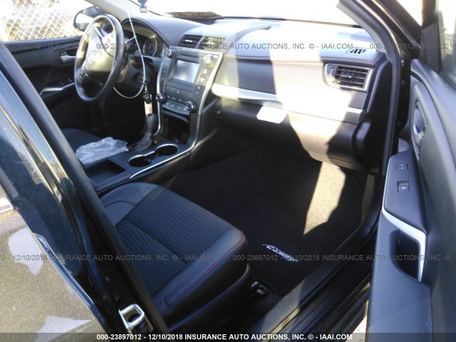 4T1BF1FK5FU478398 - 2015 TOYOTA CAMRY LE/XLE/SE/XSE GRAY photo 5